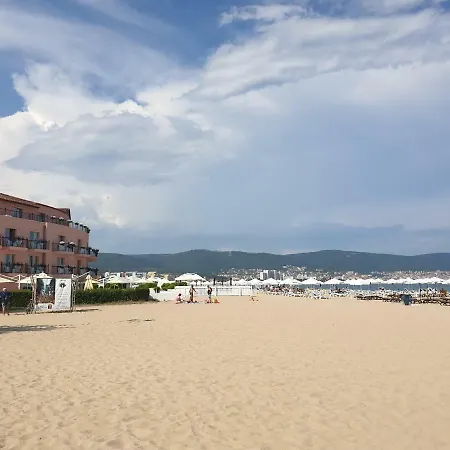 Royal Beach ساني بيتش